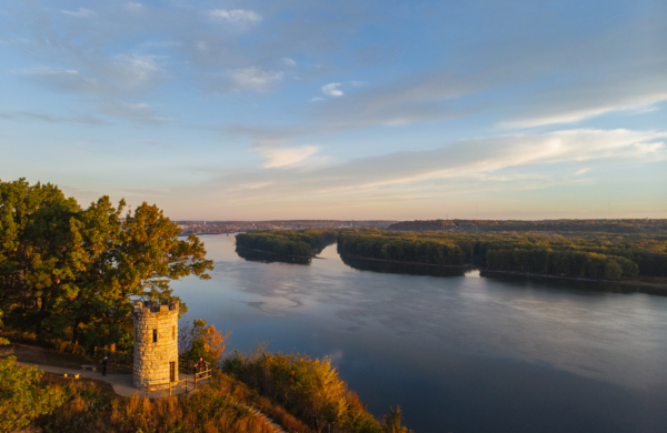 Along the Mississippi: Iowa’s River Towns, Scenic Drives & Unexpected Discoveries
